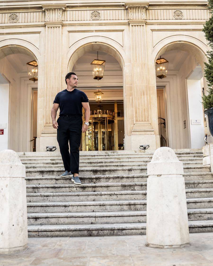 SYDER at the hotel entrance